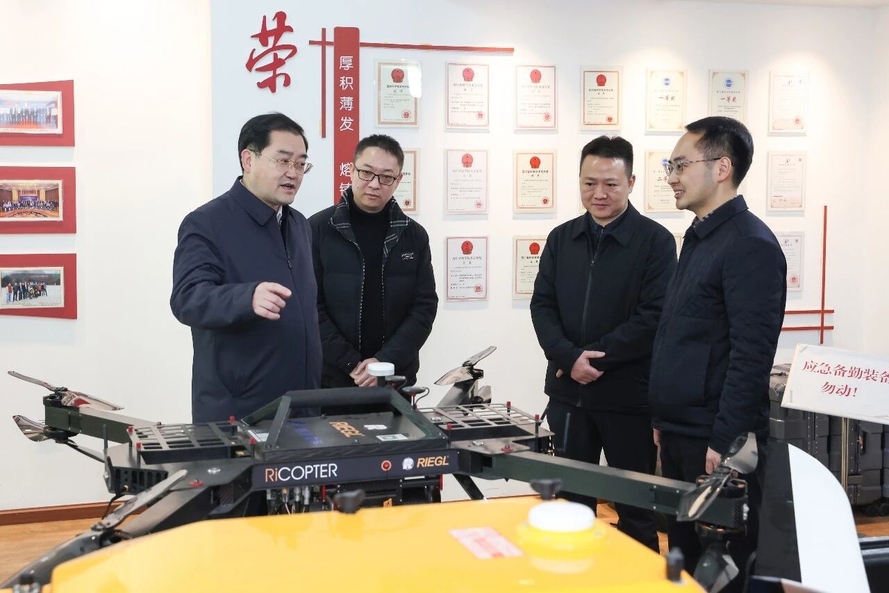 省国资委党委委员、副主任刘晓博调研四川安信科创公司